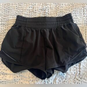 black lululemon hotty hot shorts